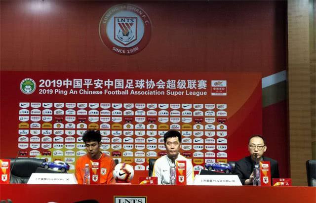  沃尔夫斯堡双线作战，体能分配引教练组热议  